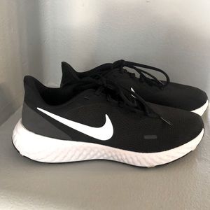 Nike revolution size 8